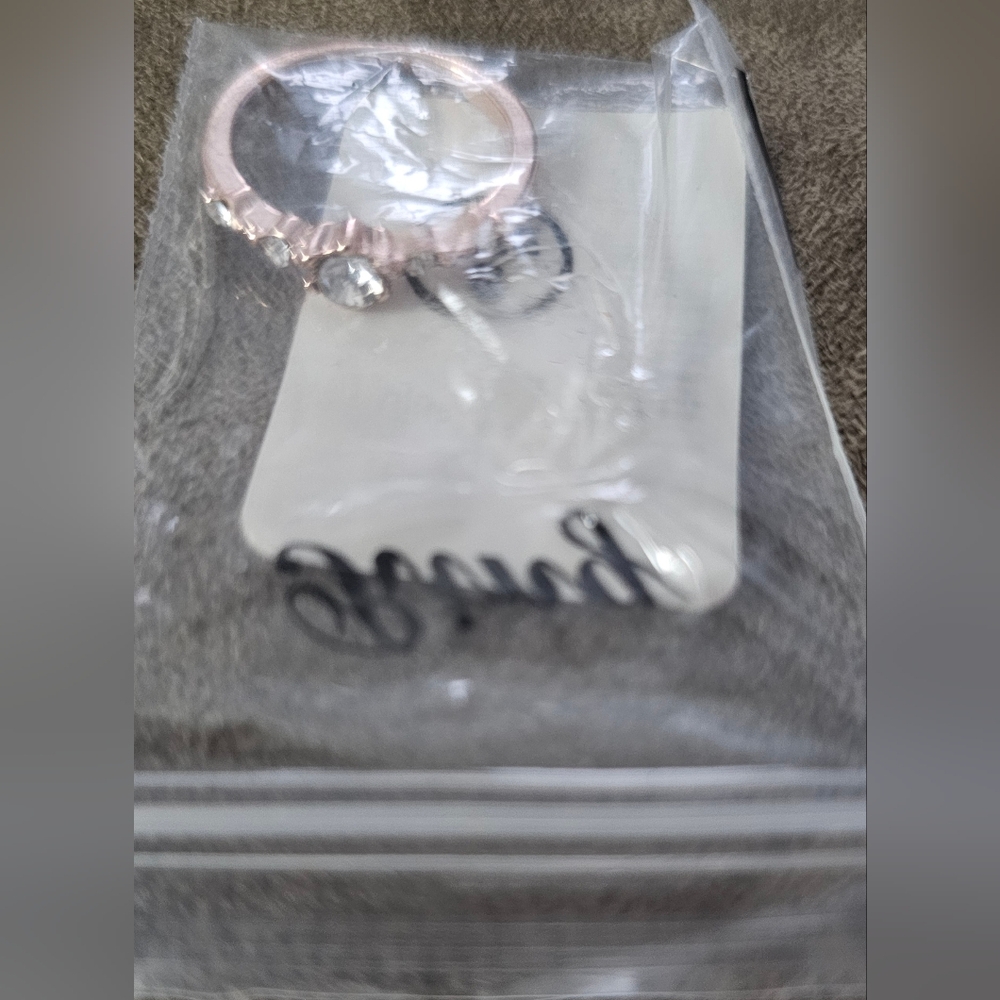 Luxurious Delicate Zirconia Ring SZ6 - Picture 6 of 6